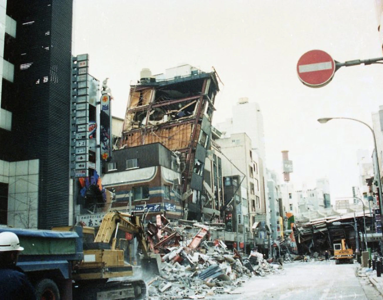 阪神・淡路大震災直後の中央区・生田新道周辺(写真提供:神戸市)
